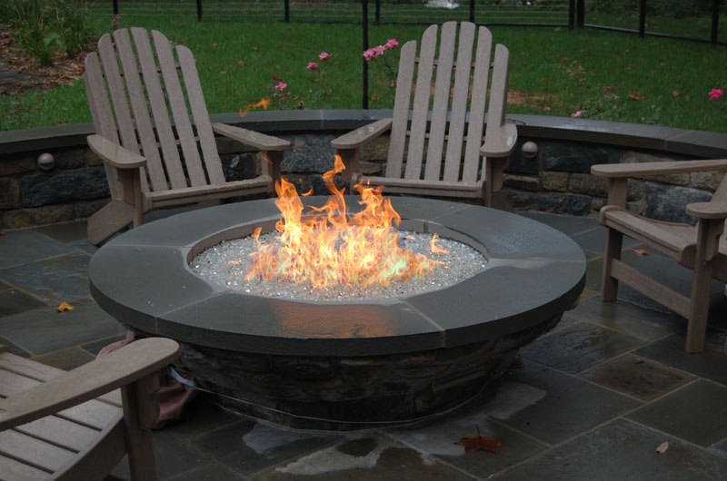 Outdoor gas fire pit using an HPC Penta burner
